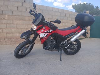Yamaha XT660X roja