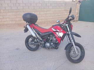 Yamaha XT660X roja