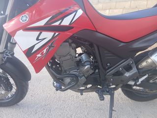 Yamaha XT660X roja