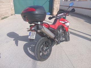 Yamaha XT660X roja