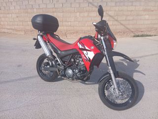 Yamaha XT660X roja