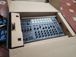 Roland MC-707 Grooverbox - Sintetizador