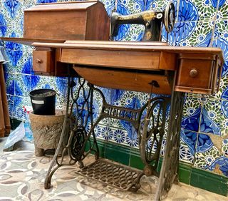 Dos Máquinas de coser Singer antiguas