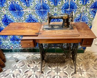 Dos Máquinas de coser Singer antiguas