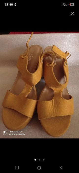 Sandalias tacón amarillo mujer