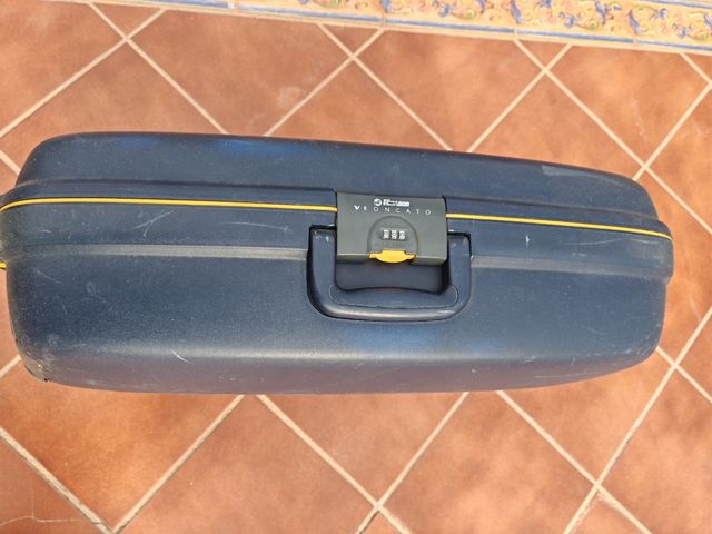 Maletas Roncato rígida azul con código y ruedas 