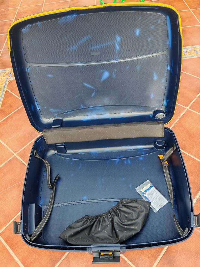 Maletas Roncato rígida azul con código y ruedas 