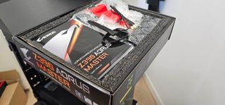 Gigabyte Z390 + i9 9900K + 32GB RAM