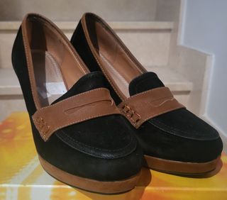 Zapatos tacón negros y marrones