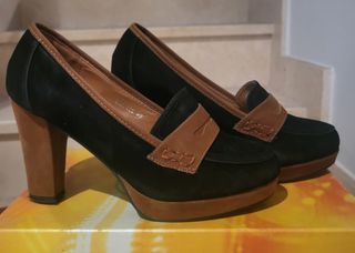 Zapatos tacón negros y marrones