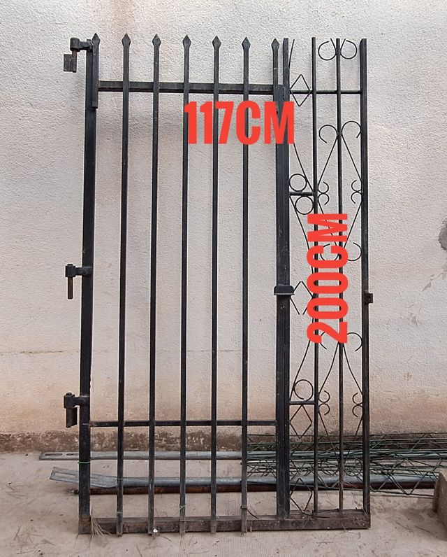 Puerta entrada terreno chalet