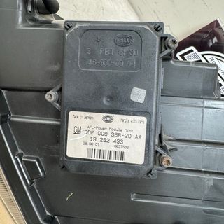 Faro Xenon Derecho SAAB 93