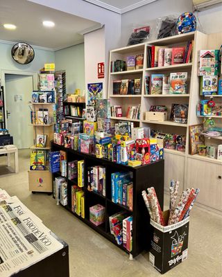 Quiosco Libreria en pleno funcionamiento-Traspaso