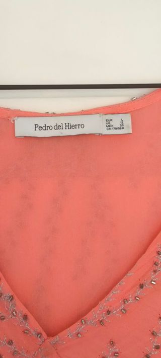 Vestido color coral con pedrería Pedro del Hierro