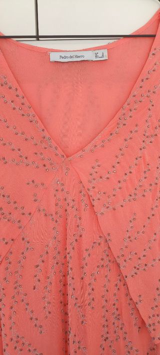 Vestido color coral con pedrería Pedro del Hierro