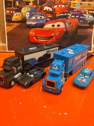 Coches y camiones de metal de la película Cars