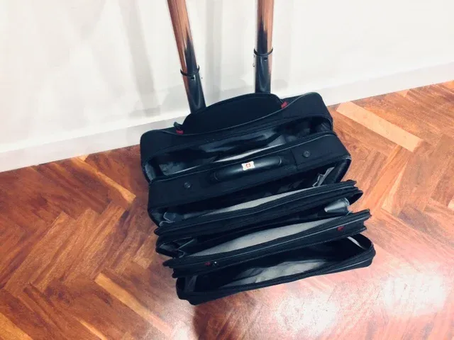 Maleta trolley WENGER negra