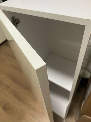 Armario blanco de madera