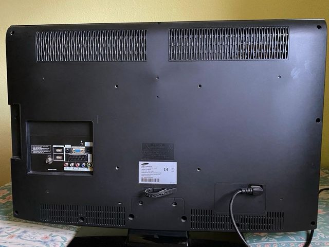 TV Samsung 32" LE32B350F1W (sin peana)