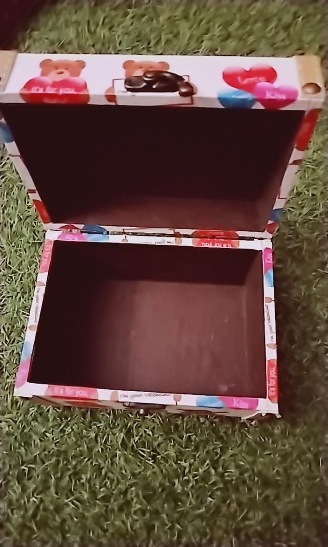 Caja de madera decorativa