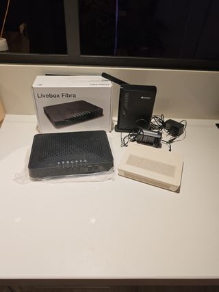 Módems:  Huawei  + Livebox Fibra.