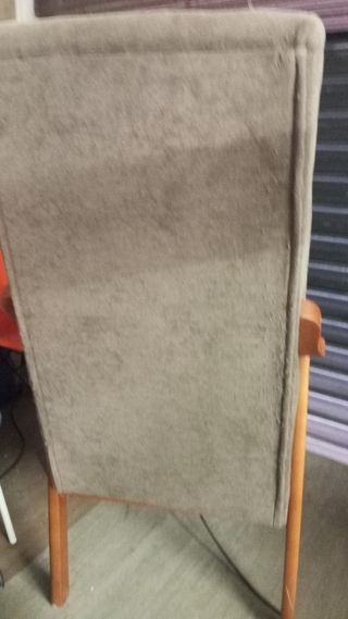 Poltrona beige in legno e tessuto