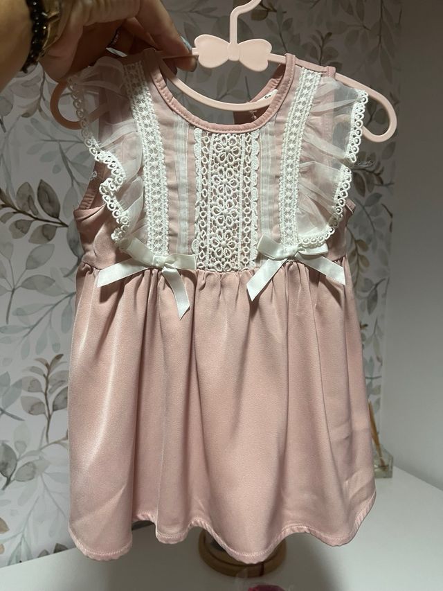 Vestido de menina de renda rosa