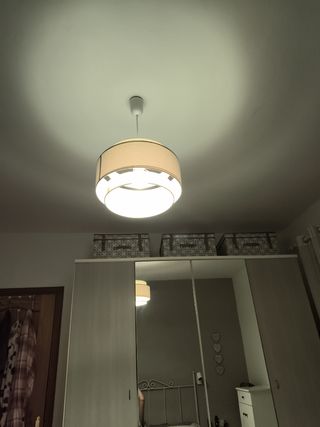 Lámpara techo gris y blanca