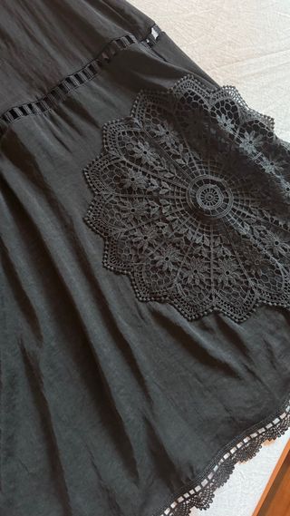 Vestido midi negro bordado
