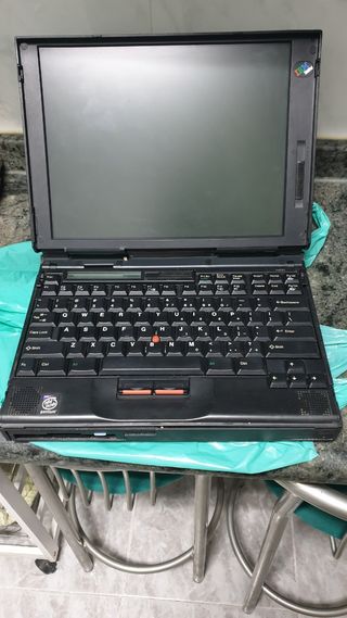 Portátil IBM 760XL antiguo