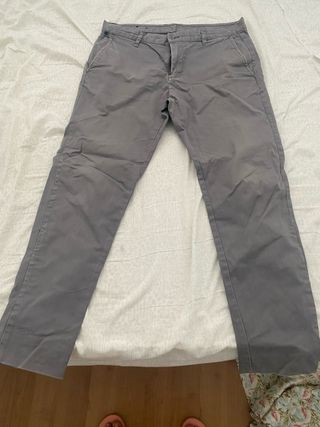 Pantalones chinos grises