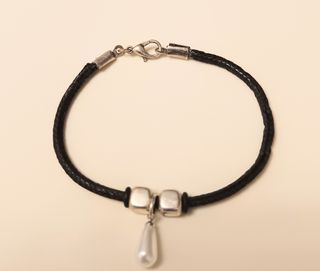 Pulsera cordón negro trenzado con colgante