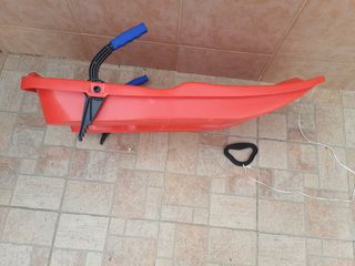 Trineo nieve rojo prácticamente nuevo. Sólo un uso