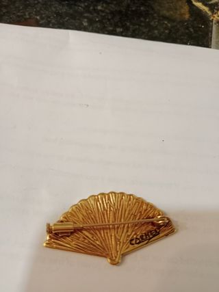 Broche antiguo dorado con atardecer