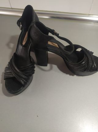 Sandalias Uterqüe negras tacón