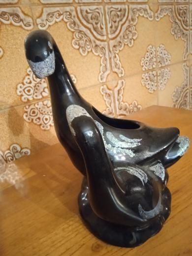 Jarrón cisnes cerámica negra