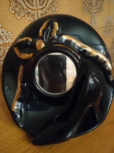 Espejo de porcelana negro y dorado