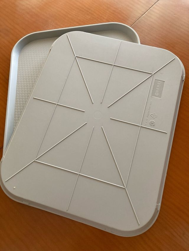 2 Bandejas plásticas grises