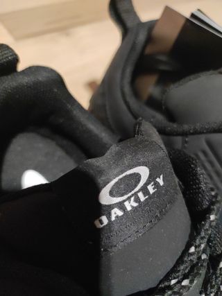 Tênis Oakley - Pretos