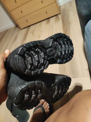 Tênis Oakley - Pretos