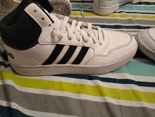 Zapatillas Adidas altas blancas y negras