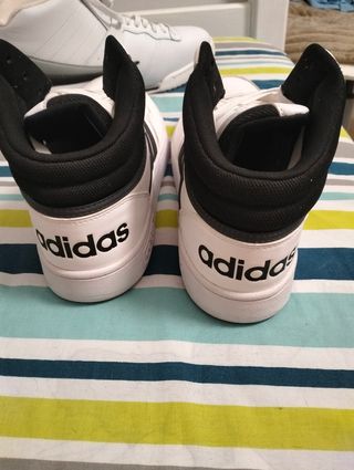 Zapatillas Adidas altas blancas y negras
