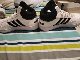 Zapatillas Adidas altas blancas y negras
