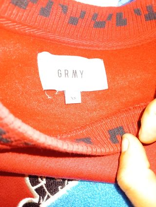 Sudadera Grammy roja. En perfecto estado, sin usar