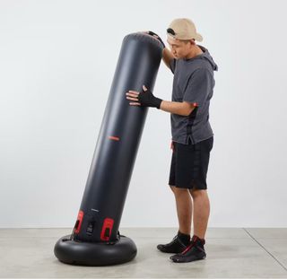 Saco boxeo hinchable: entrenamiento en casa