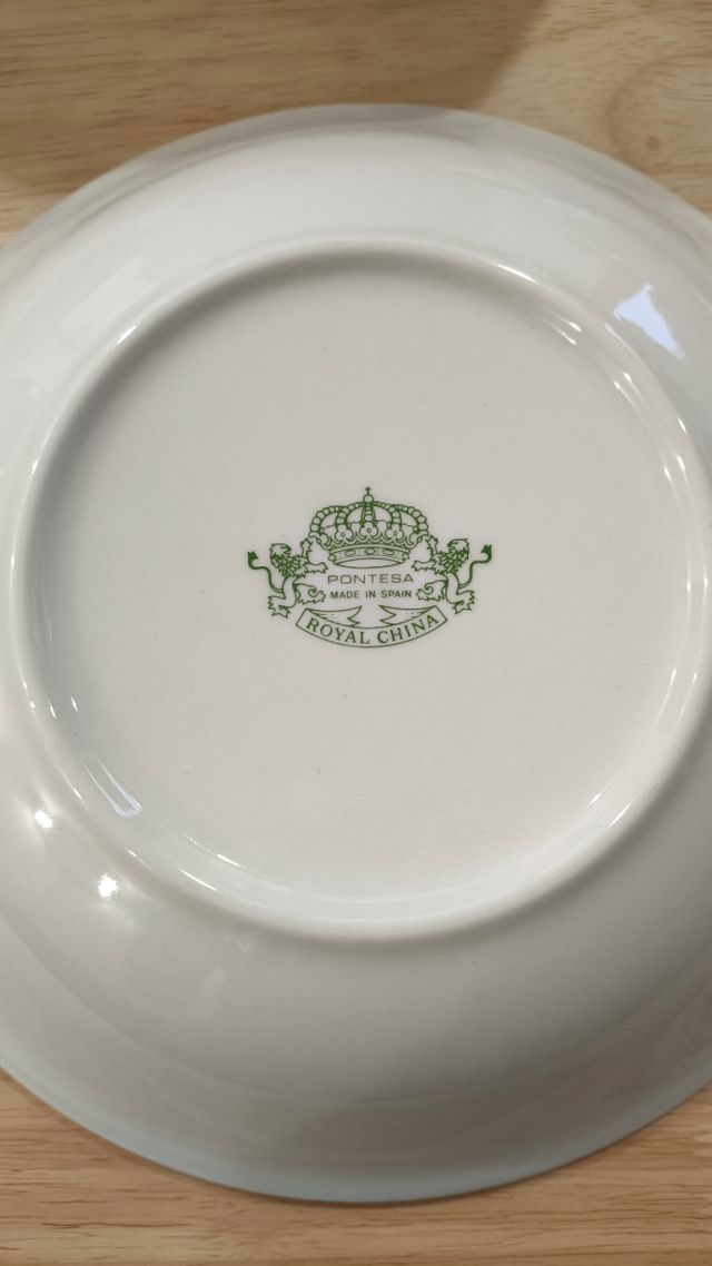 Vajilla Pontesa blanca con filo de oro