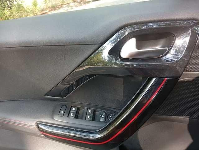Peugeot 2008 PureTech 110 SANDS GT Line EAT6 81 kW (110 CV)