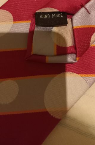 Corbata morada clara y rosa fucsia a rayas