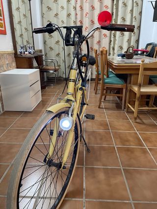 Bicicleta paseo vintage amarilla