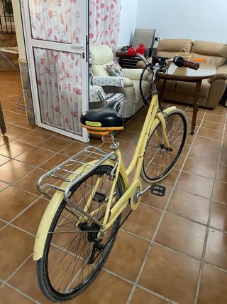 Bicicleta paseo vintage amarilla